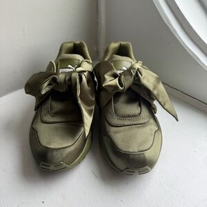 Puma Fenty Rihanna Bow Sneakers Olive Satin Size 6